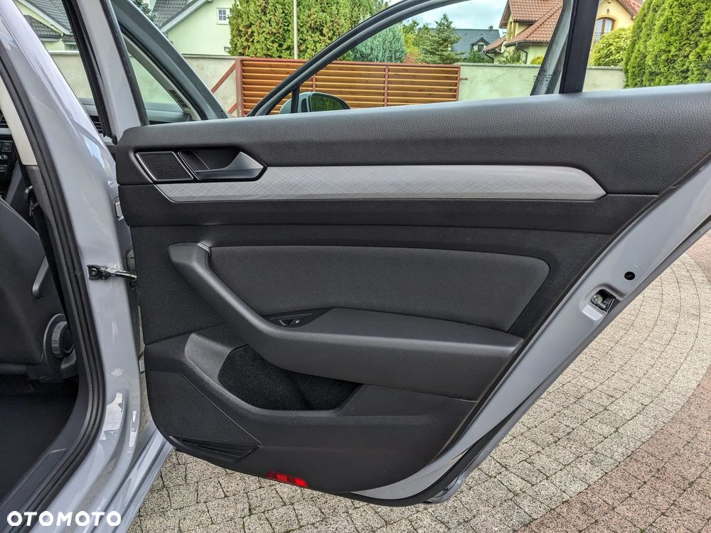 Volkswagen Passat 2.0 TDI SCR Style DSG - 33