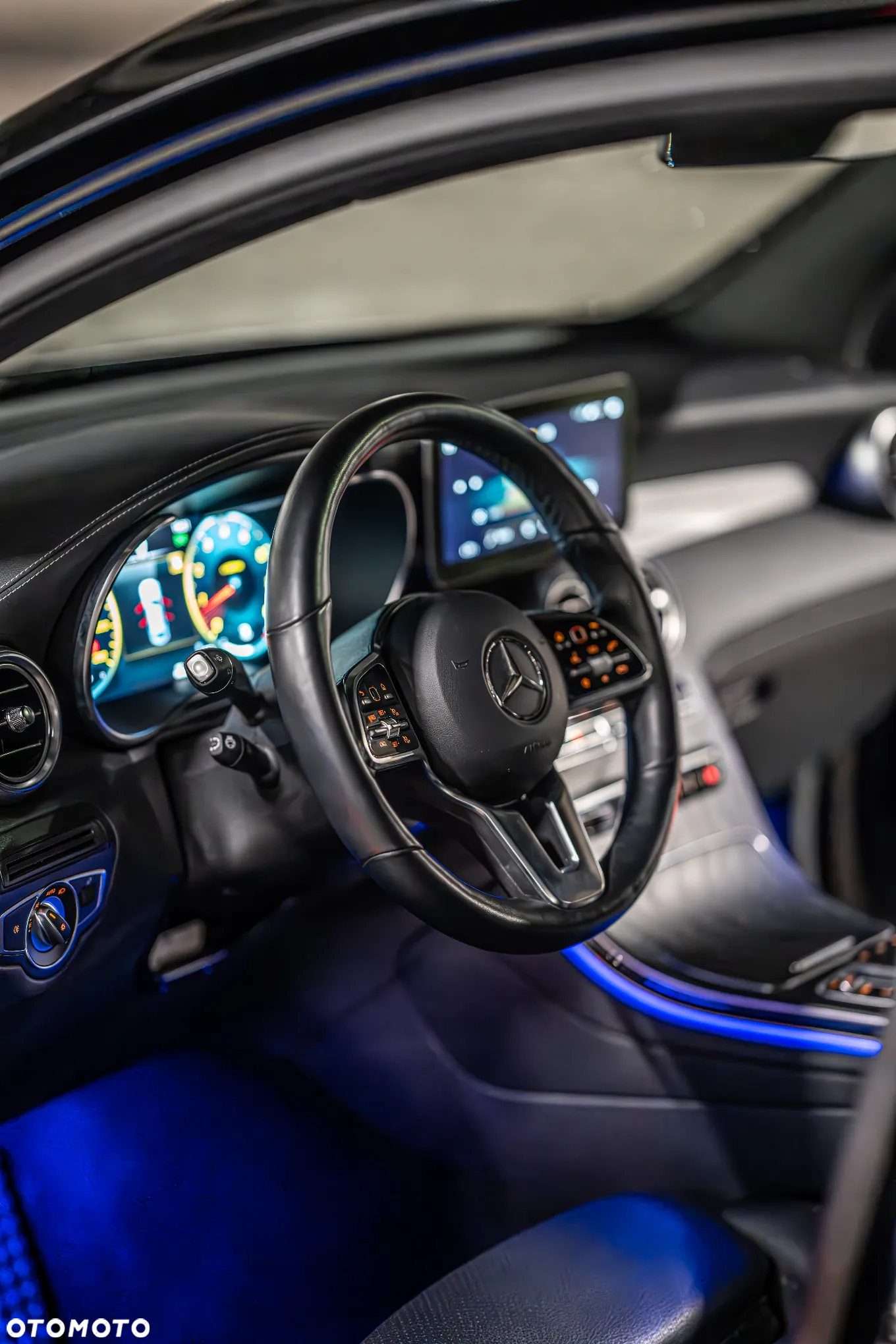 Mercedes-Benz GLC 300 4Matic 9G-TRONIC AMG Line - 24