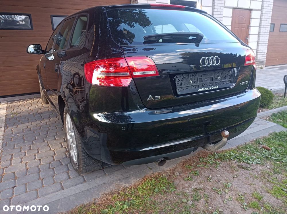 Audi A3 Sportback 1.6 TDI DPF Ambiente - 8