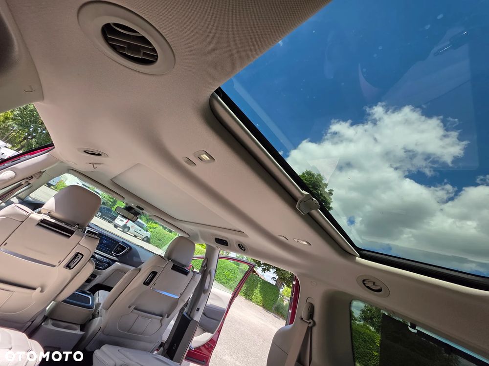 Chrysler Pacifica - 12