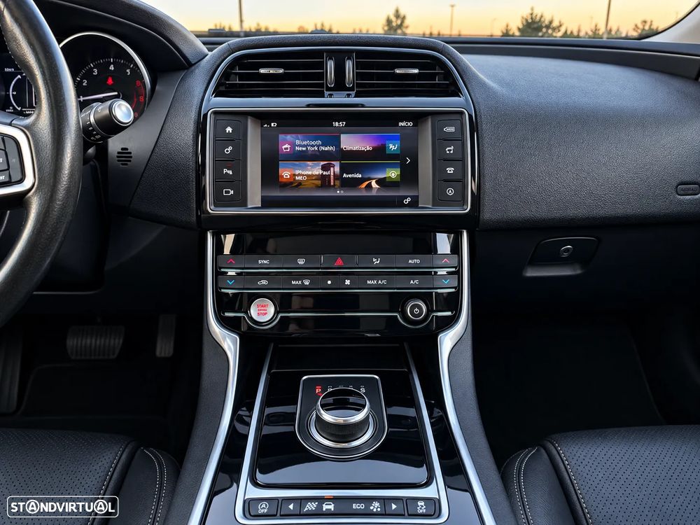Jaguar Xe 2017 photo 5