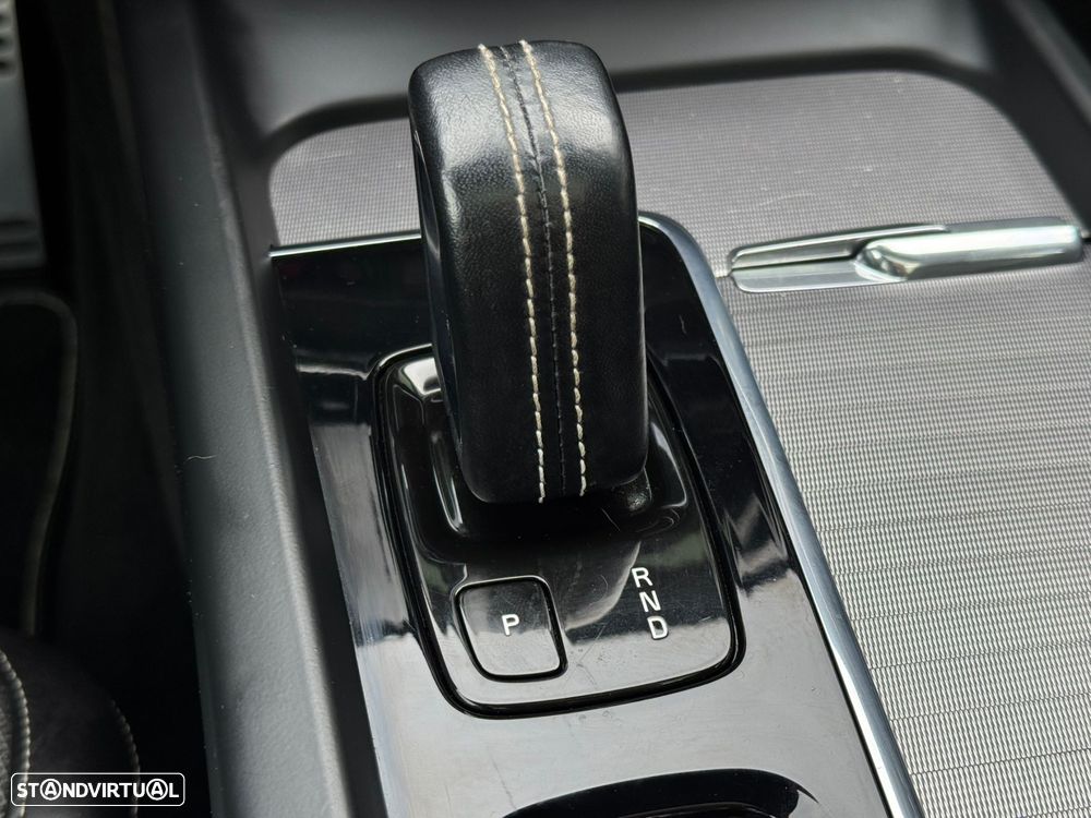 Volvo XC 60 2.0 T6 PHEV R-Design AWD - 51