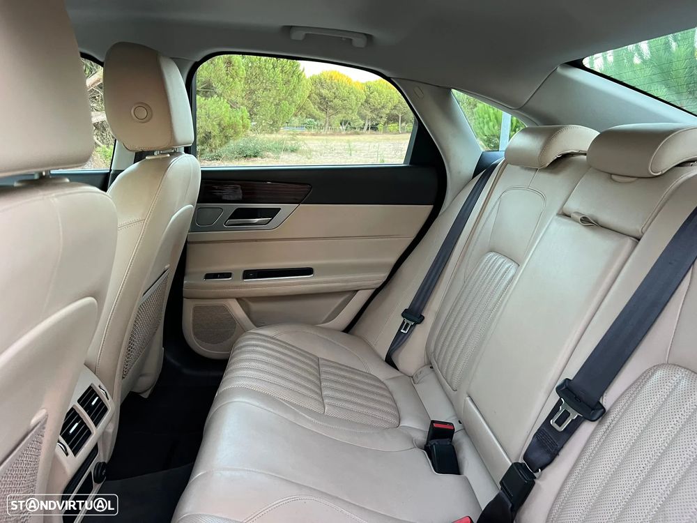 Jaguar XF 2.0 D Prestige Aut. - 11