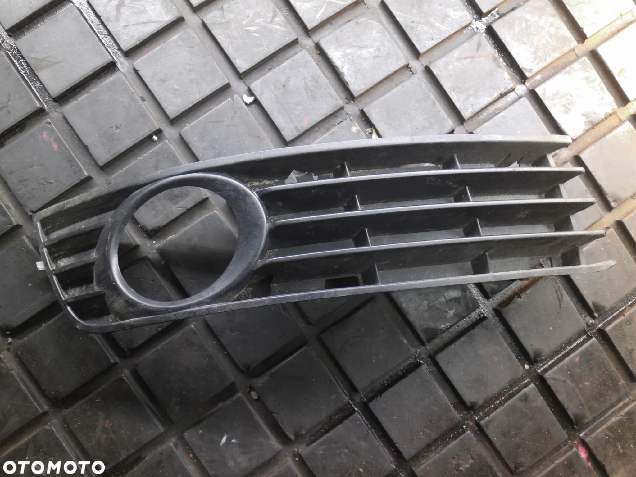 KRATKA ZDERZAKA PRAWA PRAWY PRZÓD AUDI A4 B6 8E0807682A - 1
