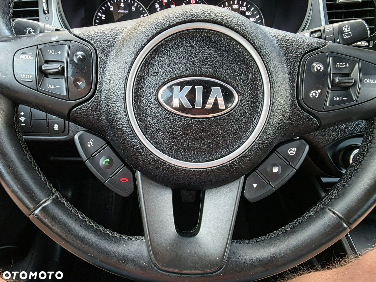 Kia Carens - 19