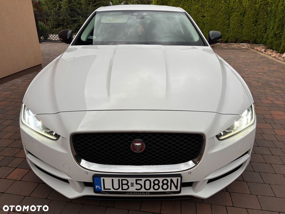 Jaguar XE 2.0 D Prestige - 31