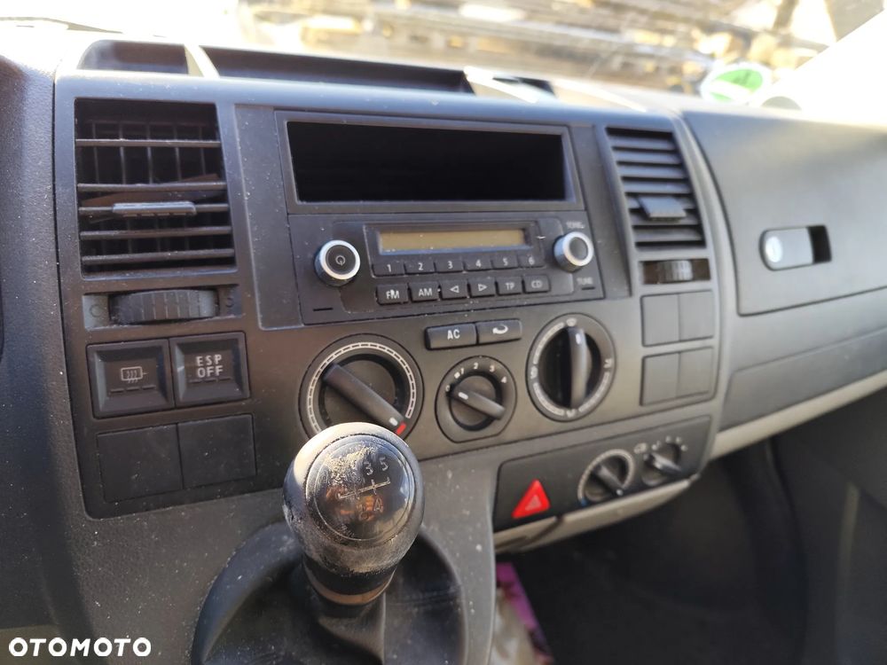 Volkswagen Caravelle - 8