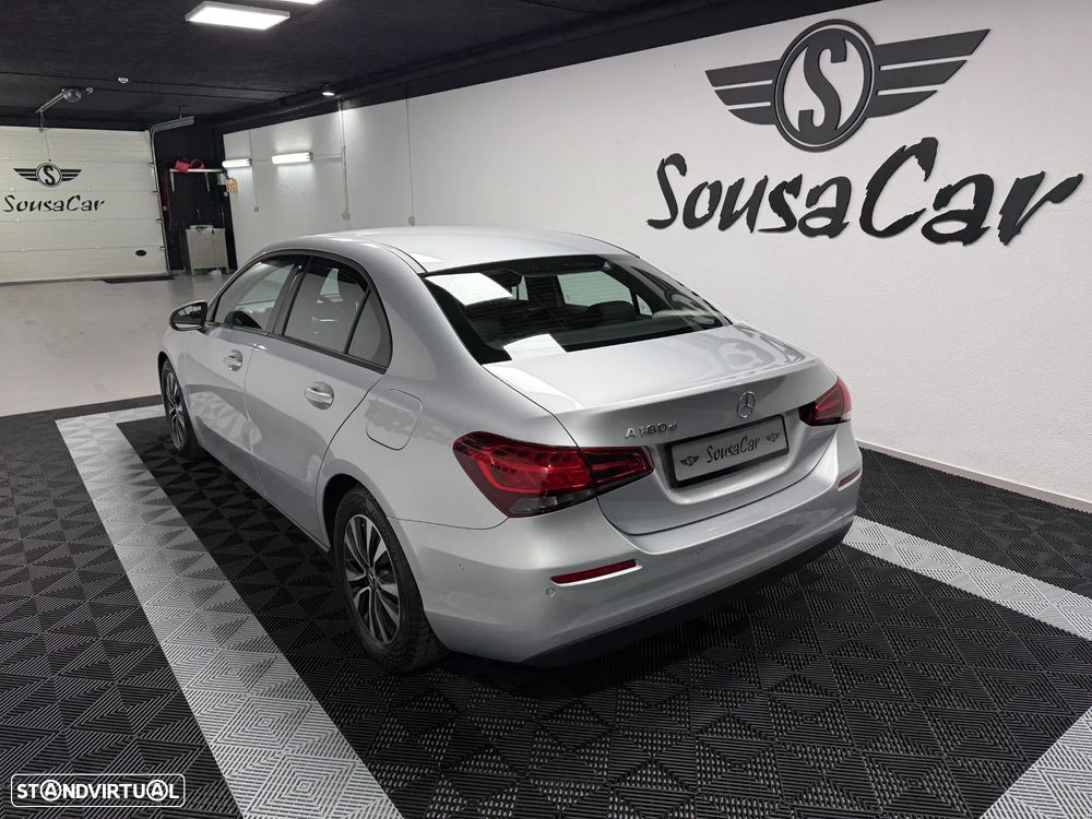 Mercedes-Benz A 180 Limousine d Business Solutions Aut. - 4