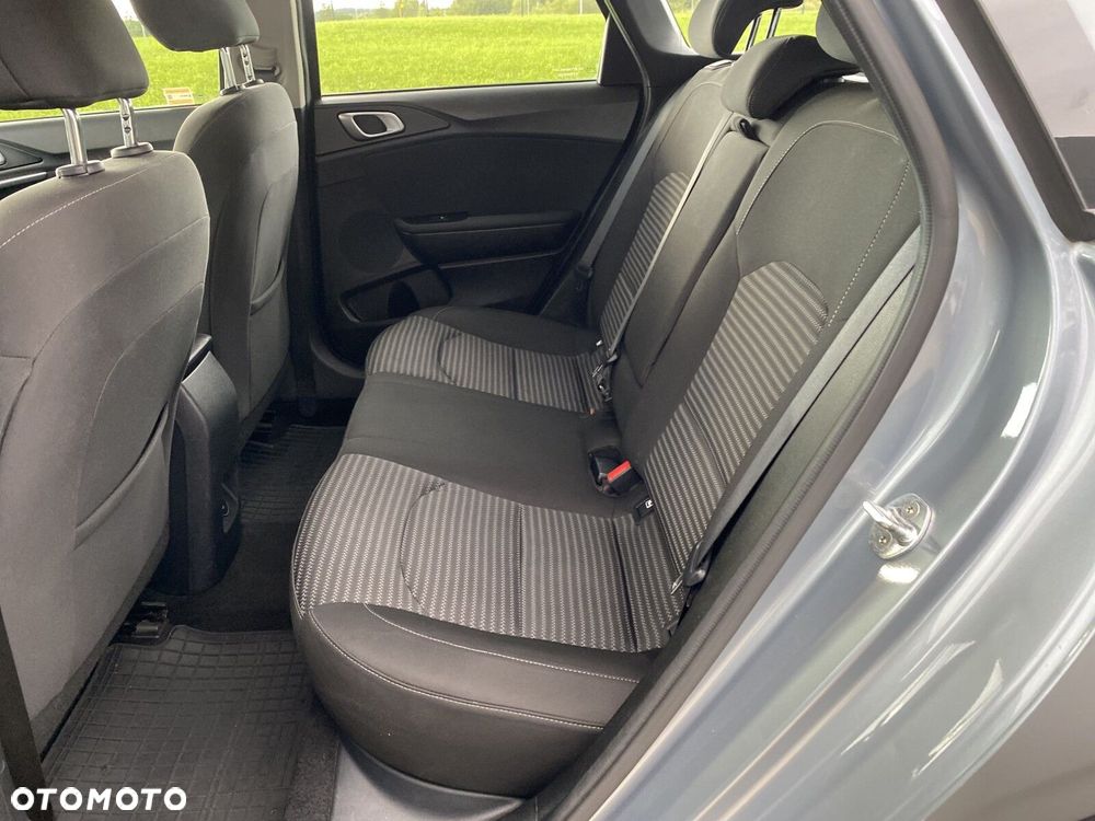 Kia Ceed - 12