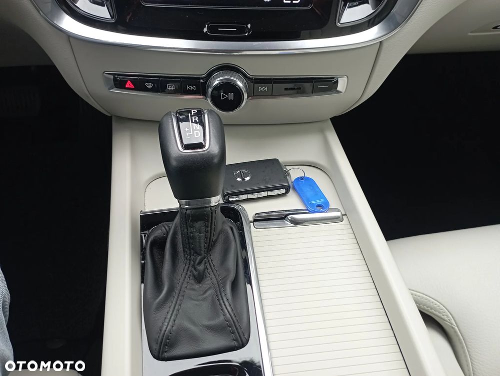 Volvo V60 D4 Momentum Pro - 23