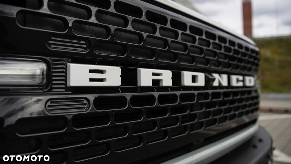 Ford Bronco - 14