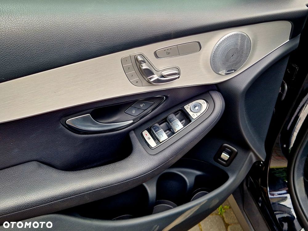 Mercedes-Benz GLC 300 4Matic 9G-TRONIC Exclusive - 25
