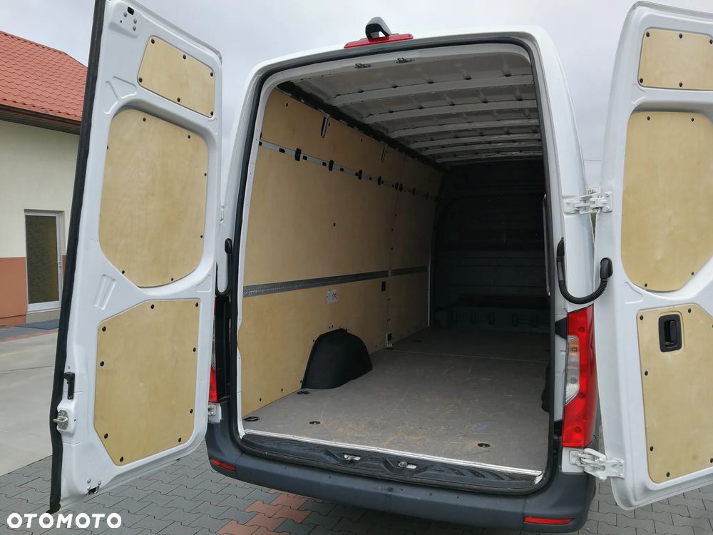 Mercedes-Benz Sprinter - 9