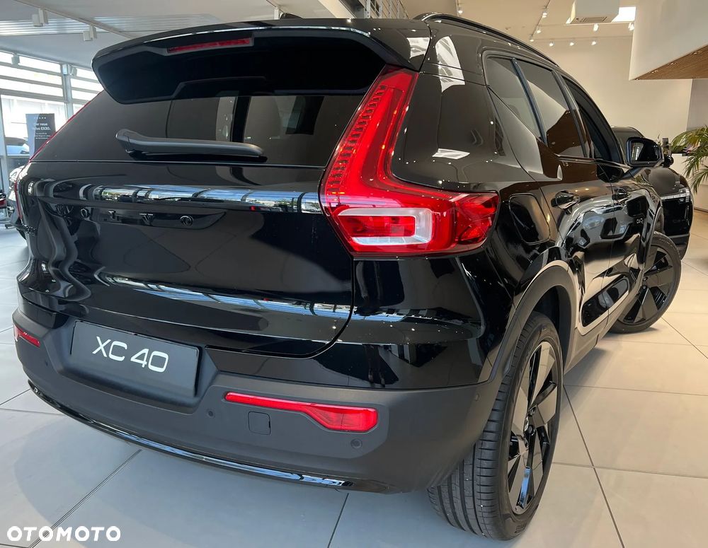 Volvo XC 40 B4 B DKG Ultra Black Edition - 32