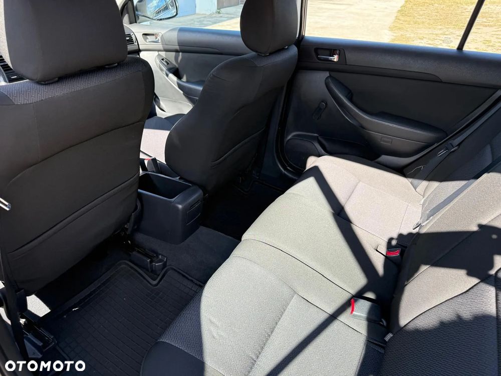 Toyota Avensis - 8