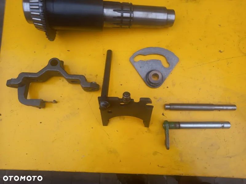 Przesuwki krzywki  WOM PTO R183199 John Deere 7720 - 1