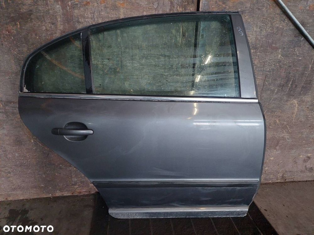 DRZWI KOMPLETNE PRAWY TYŁ SKODA SUPERB I 9152 - 1