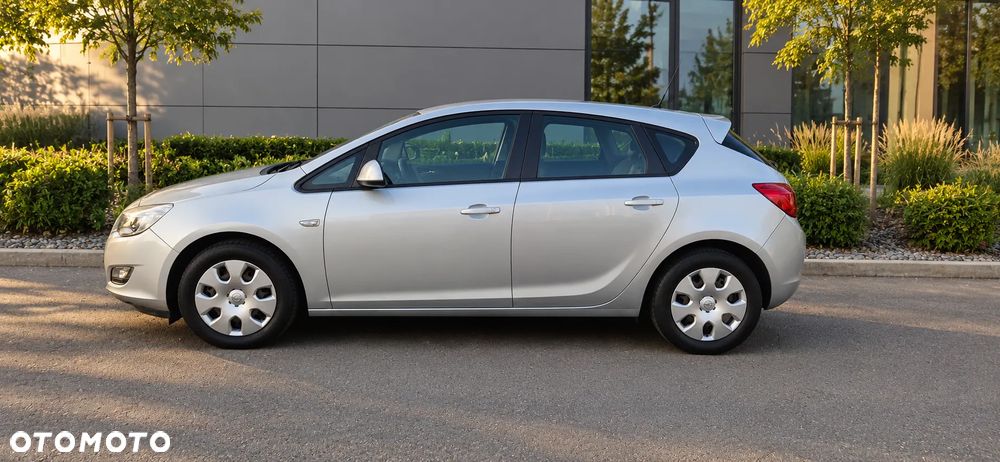 Opel Astra 2012 photo 4