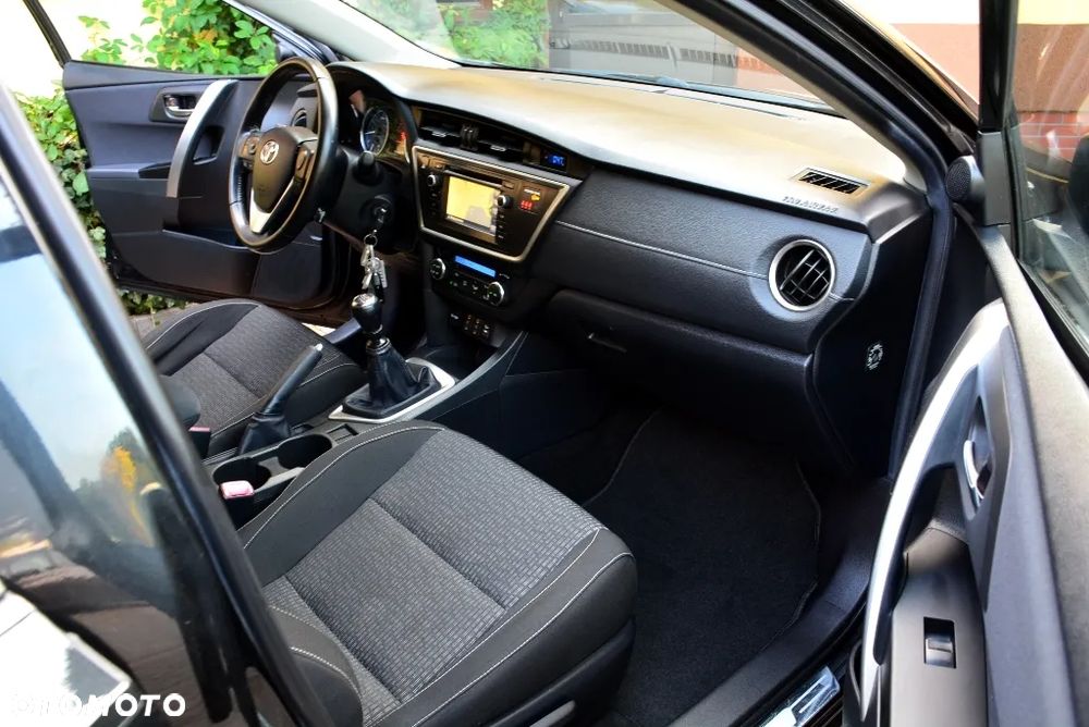 Toyota Auris 1.6 Premium Comfort - 22