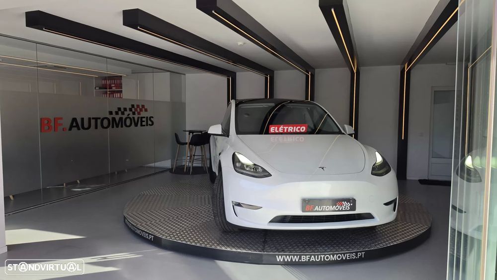 Tesla Model Y Long Range Dual Motor AWD - 11