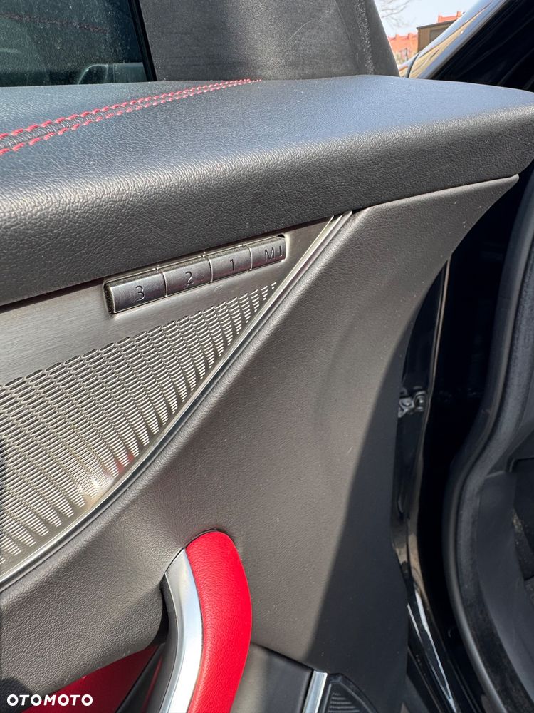 Jaguar F-Pace D300 AWD R-Dynamic SE 90th Anniversary Edition - 30