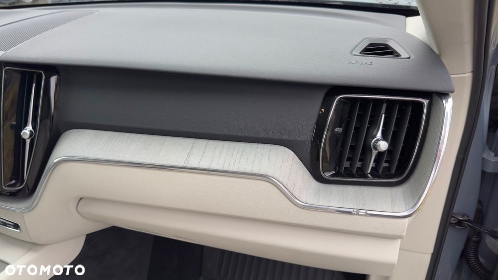 Volvo XC 60 T8 Plug-In Hybrid AWD Ultra Bright - 10