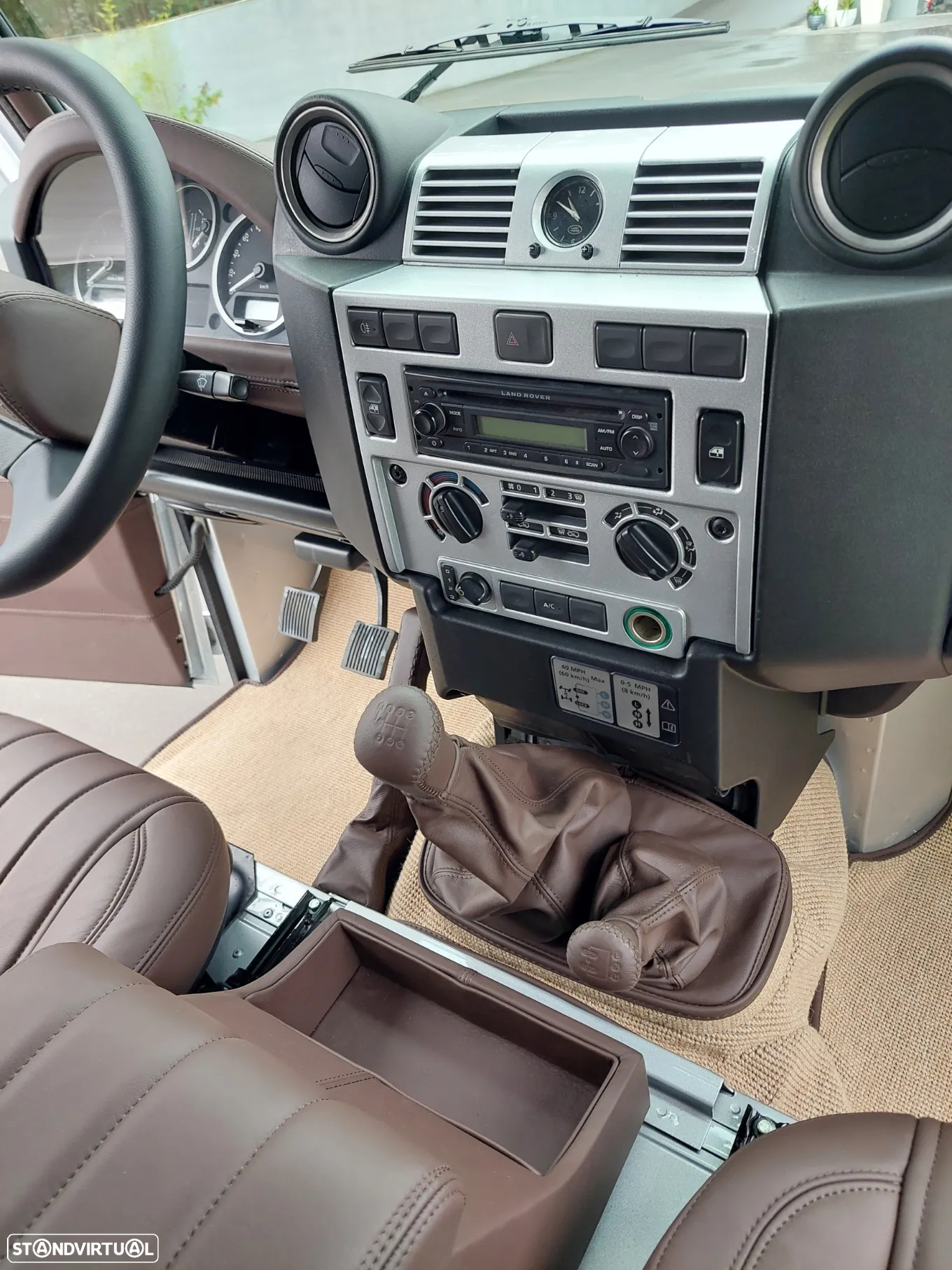 Land Rover Defender - 11