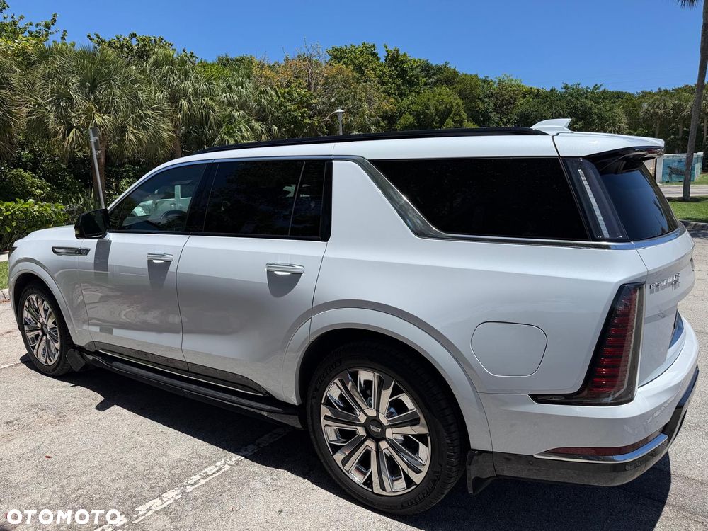 Cadillac Escalade - 25