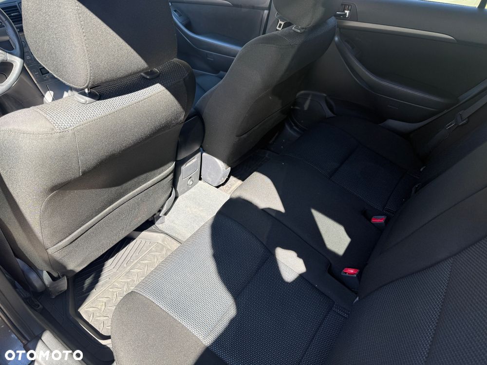 Toyota Avensis 1.8 VVT-i Combi - 10
