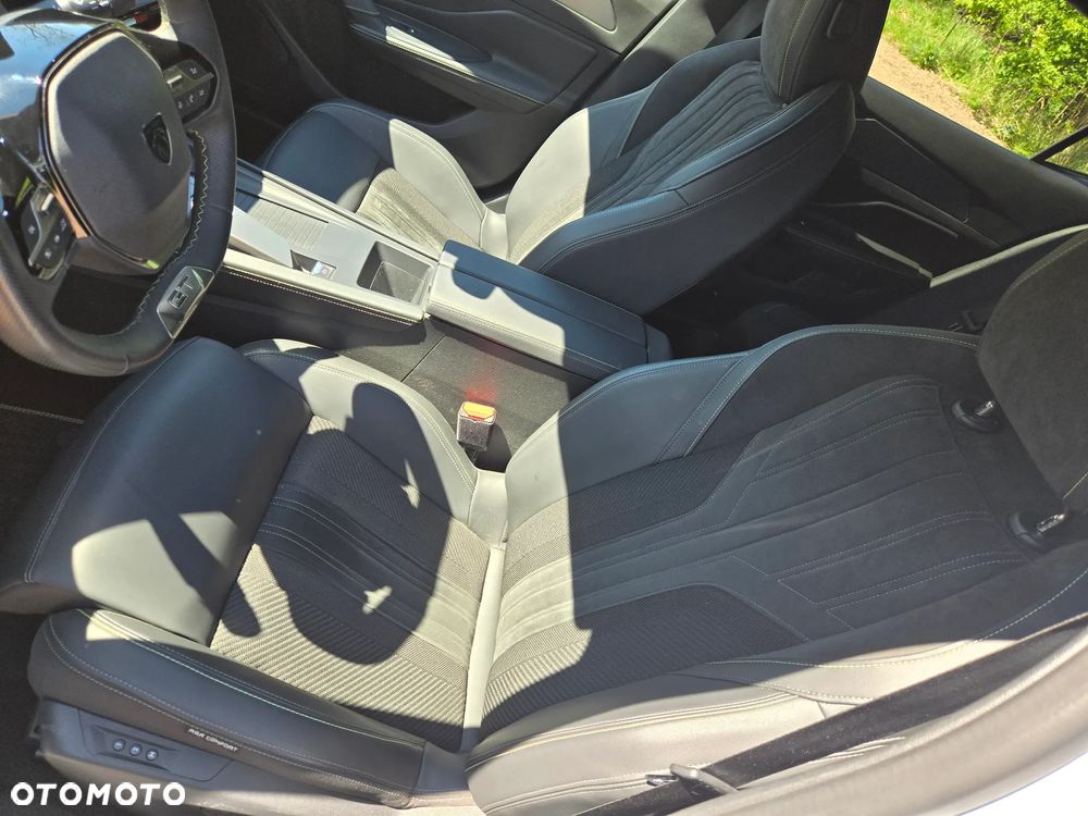 Peugeot 408 HYBRID 136 e-DSC6 GT - 8