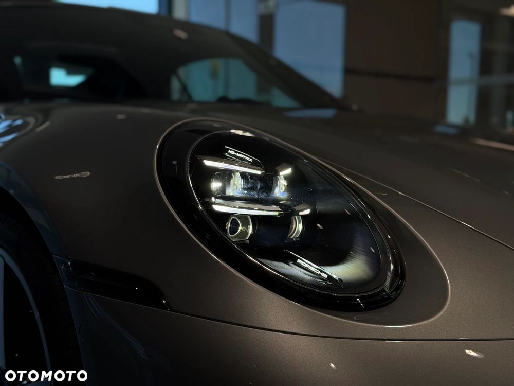 Porsche 911 Carrera 4S - 12