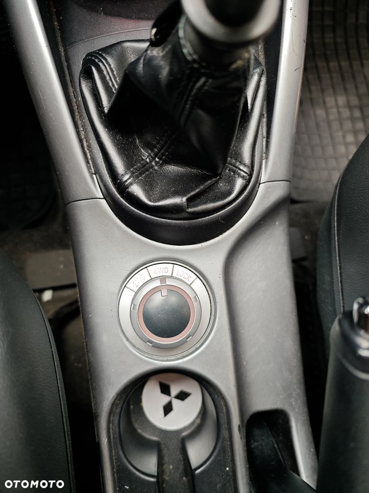 Mitsubishi Outlander 2.2 DI-D 4WD Instyle - 12