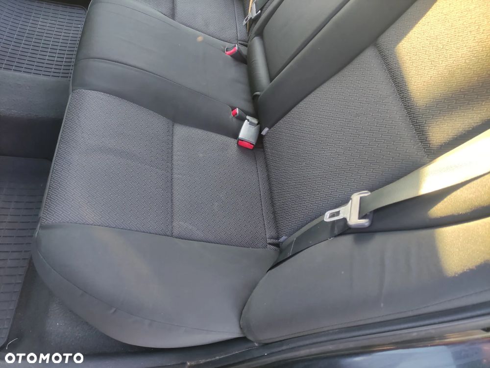 Toyota Avensis 1.8 VVT-i Sol Premium - 21