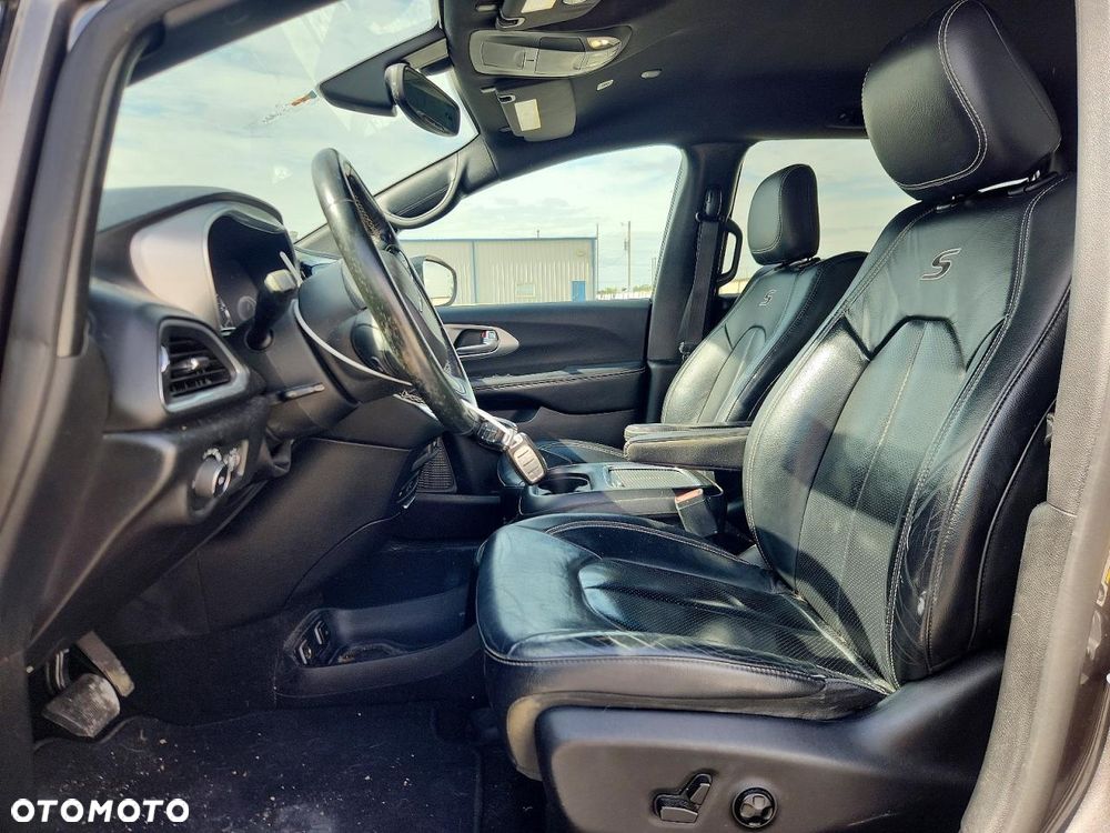Chrysler Pacifica - 8