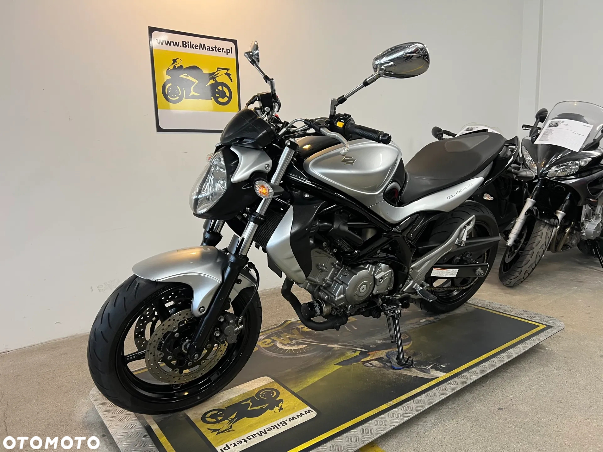 Suzuki Gladius - 4