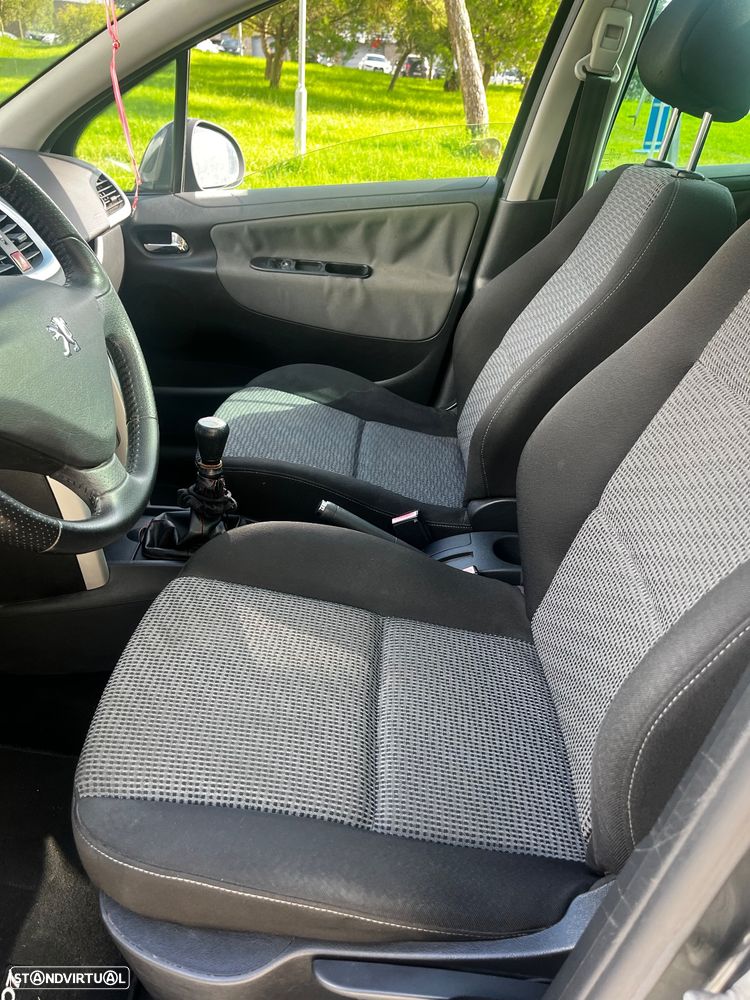 Peugeot 207 SW 1.4 Premium - 14