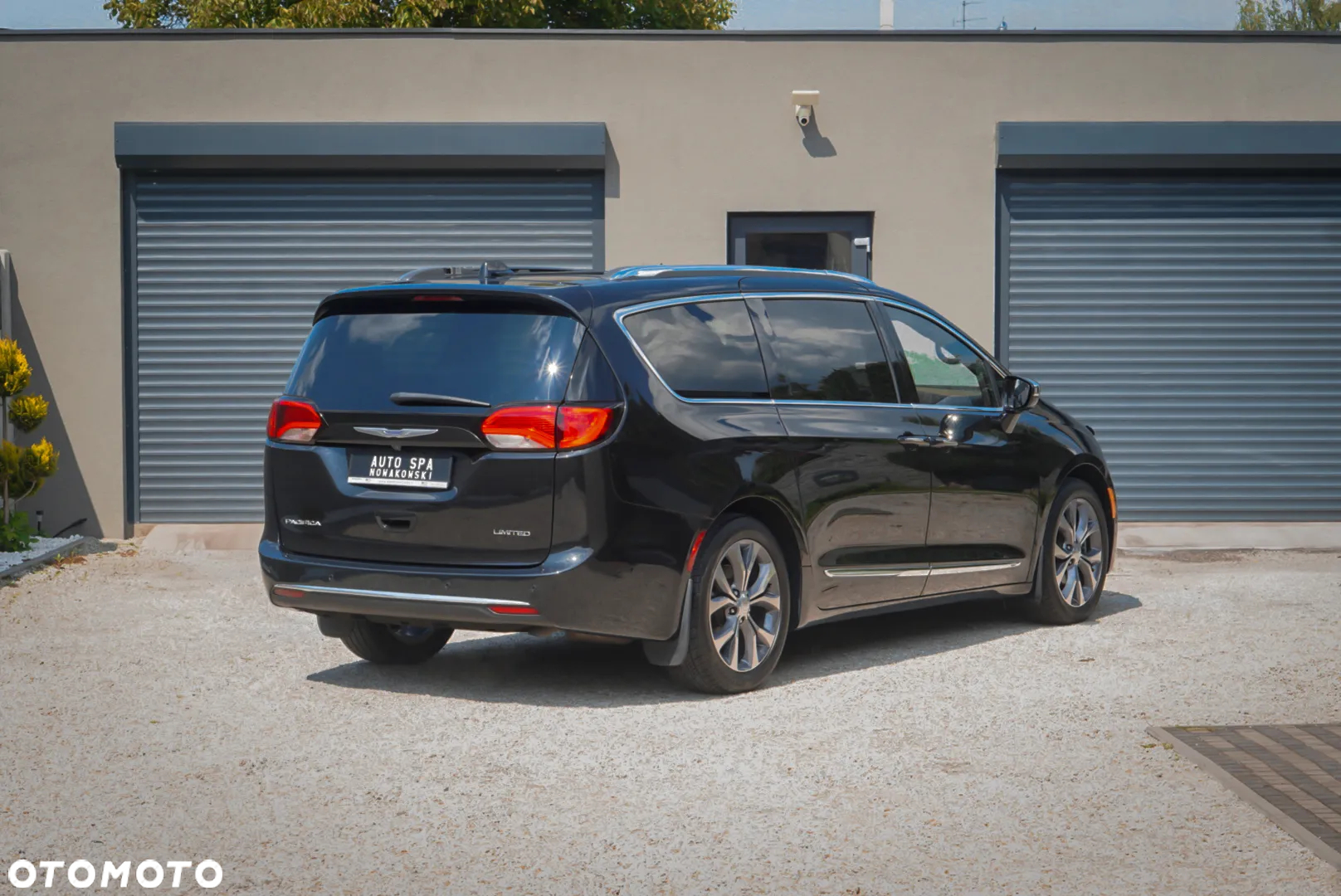 Chrysler Pacifica - 2