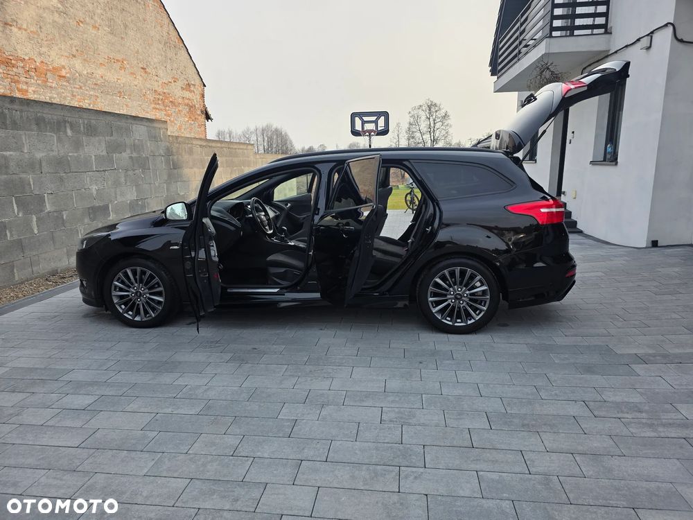 Ford Focus SW - 38