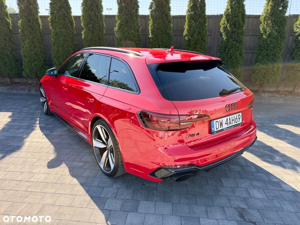 Audi RS4 Avant - 11
