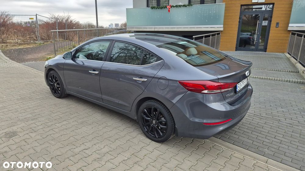 Hyundai Elantra 1.6 Style - 4