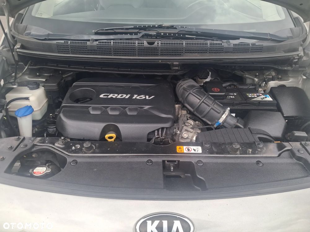 Kia Carens 1.7 CRDi M 7os - 17