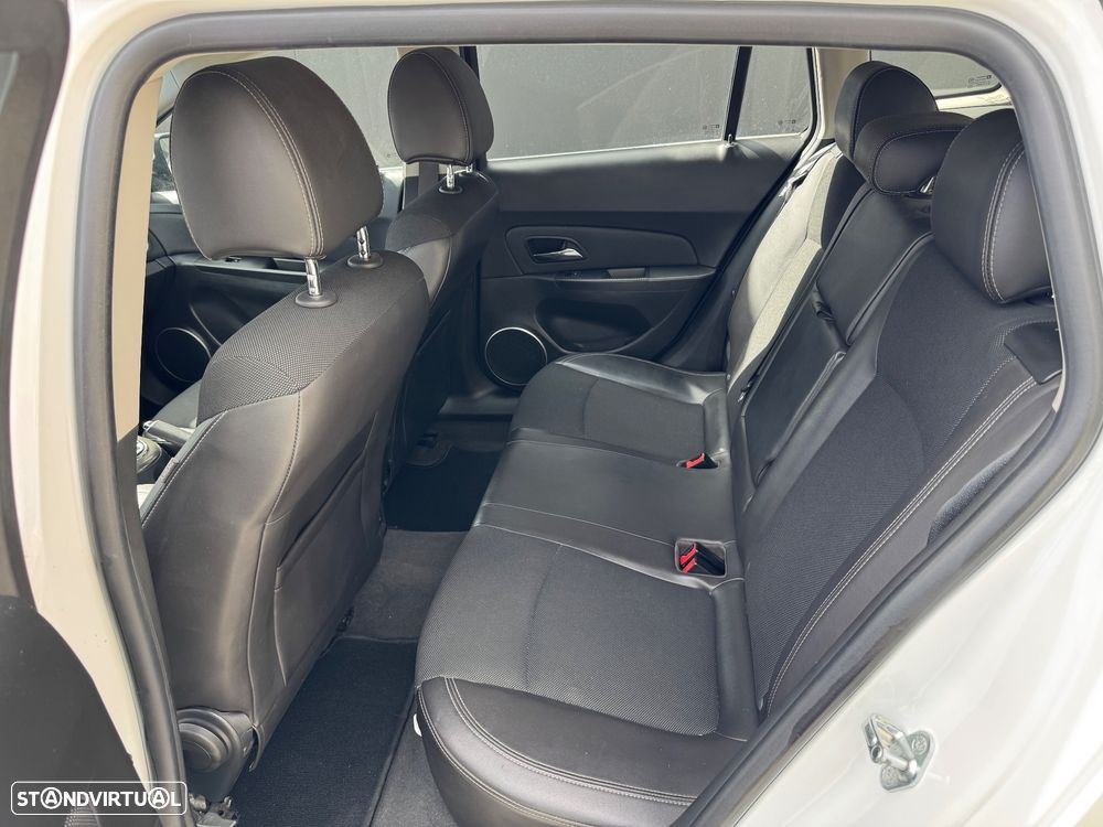 Chevrolet Cruze SW - 11