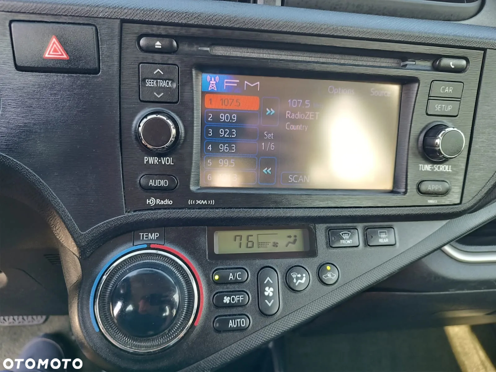 Toyota Prius (Hybrid) - 15