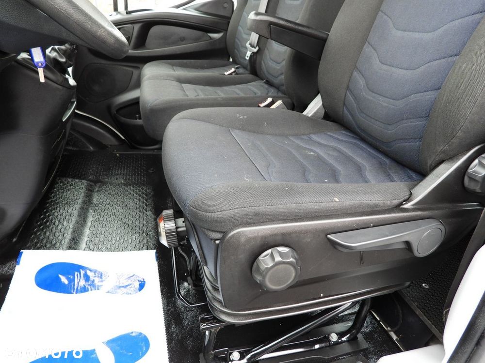 Iveco DAILY 35S14 FURGON BRYGADÓWKA 7 MIEJSC TEMPOMAT  140KM - 28