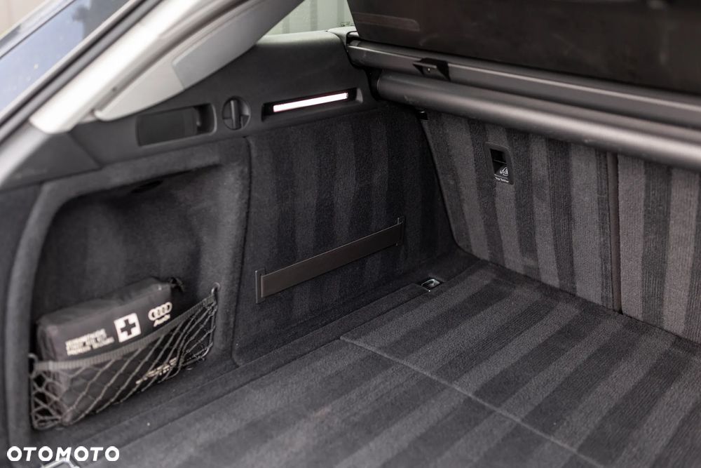 Audi A4 Avant 40 TDI quattro S tronic S line - 27