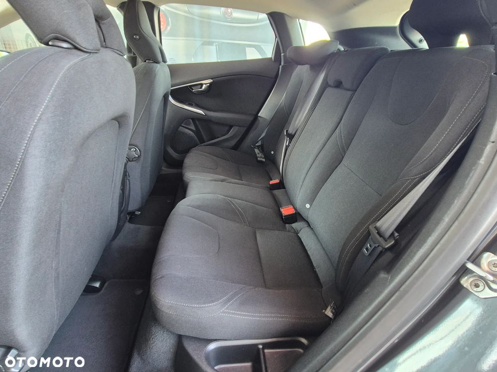 Volvo V40 D2 Momentum - 27