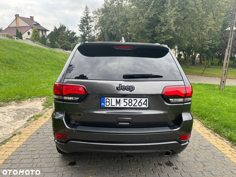 Jeep Grand Cherokee - 21