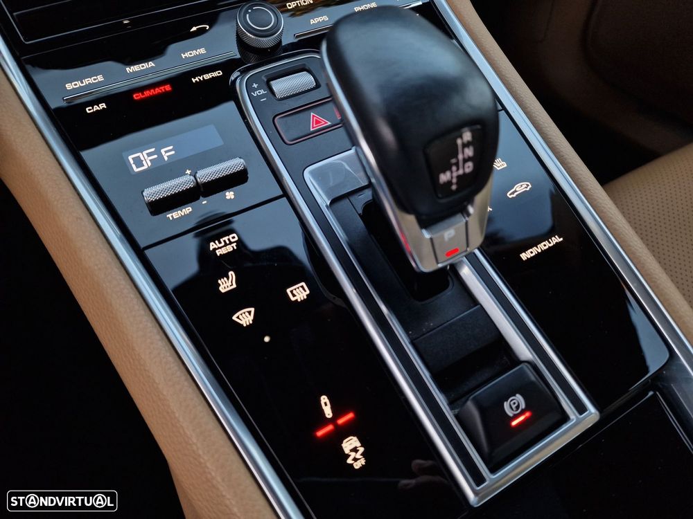Porsche Panamera 4 E-Hybrid Edition 10 Anos - 26
