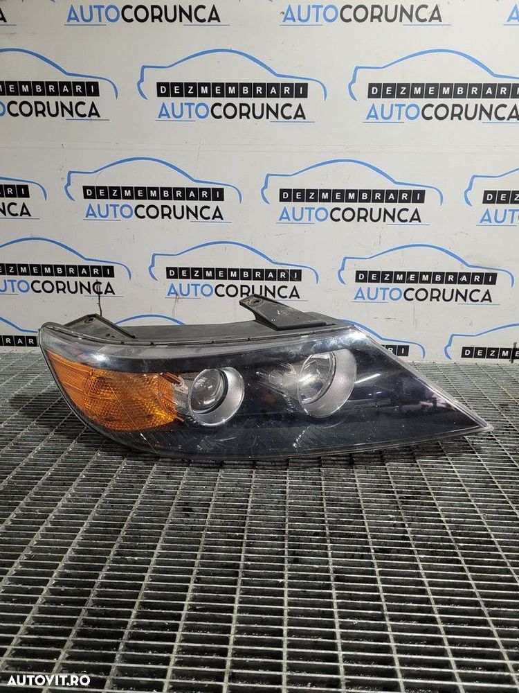 Far Dreapta Kia Sorento II 2009 - 2015 SUV 4 Usi (912) Cu lupă 921022PO - 1