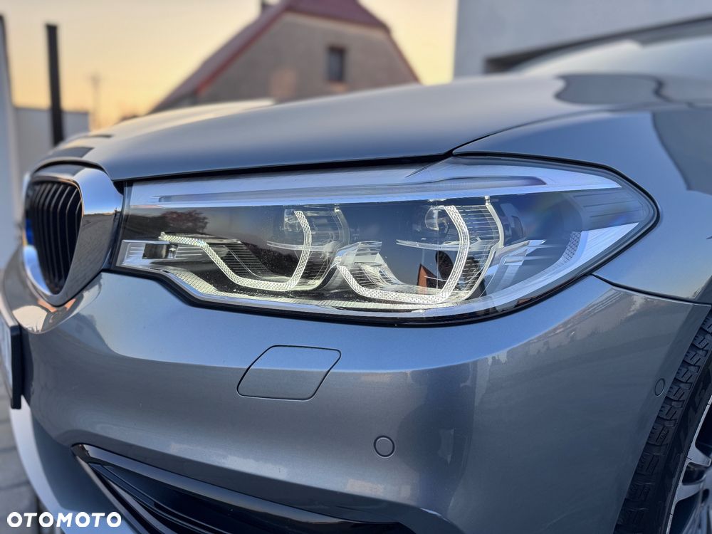 BMW Seria 5 530i GPF xDrive Sport Line sport - 17